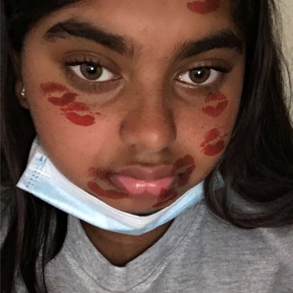 Meet your Posher, Angelina - Picture 1 of 1